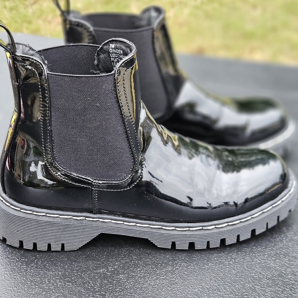 Black patent leather ankle boot Size 7